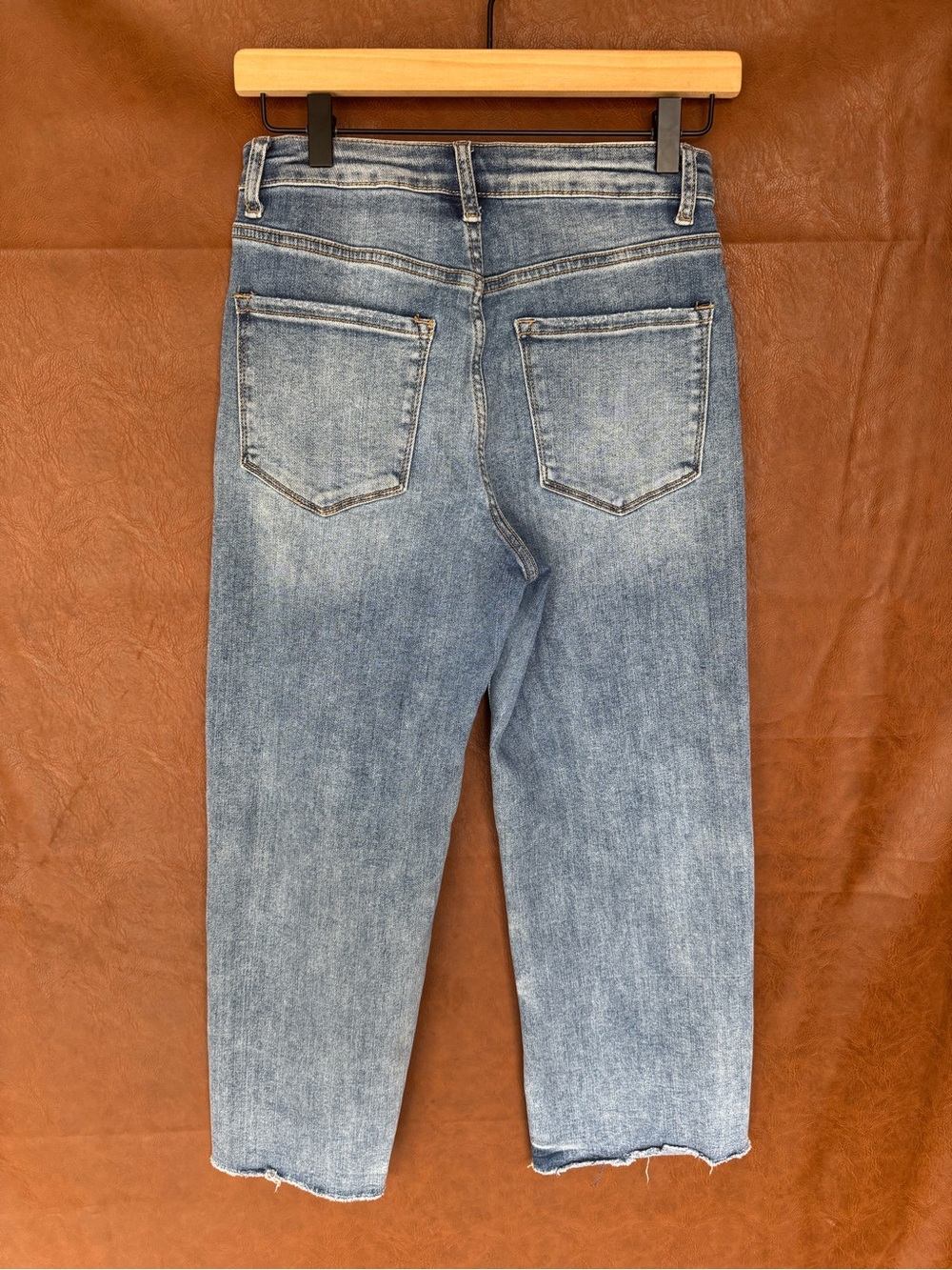 Vervet Jeans Women 26 High Rise Cropped Straight Leg Raw Hem Light Wash - Picture 3 of 6